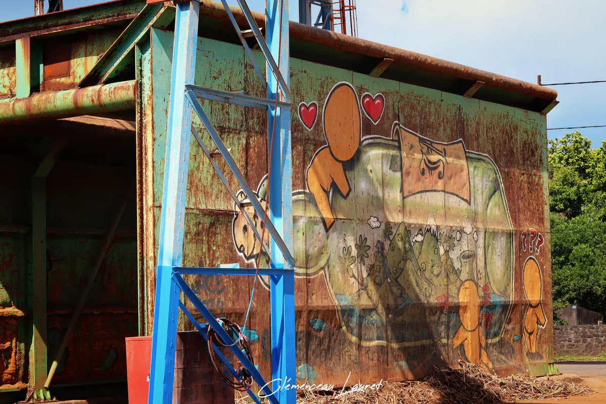 Fresque de Gouzou peinte sur le bardage tôlé de la balance de Langevin