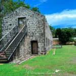 Bâtiment en pierre du site historique des Lazarets à La Grande Chaloupe, Île de La Réunion