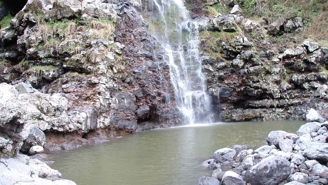 Cascade éphémère a la Marine de Vincendo